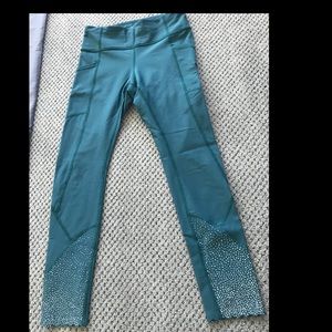 Lulu lemon tight stuff crop sz 2